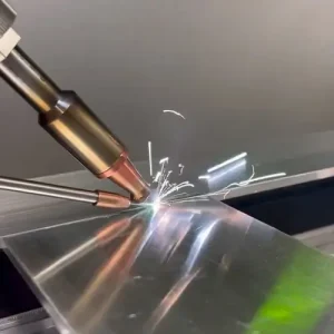 KH-2000 2000W handheld laser welder producing smooth spatter-free weld seam on 4mm stainless steel plate